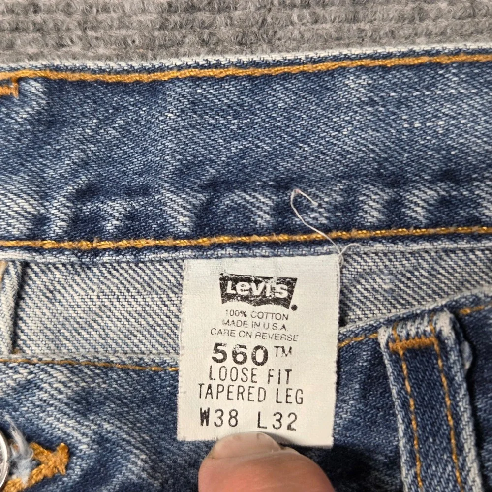 Vintage Levis 560 Jeans Mens 38x31 Made USA Loose Fit Tapered Leg Light Wash